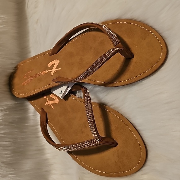 Seven7 Shoes - Seven 7 Flip flops womans size 10 rose gold rhinestone straps new with tag